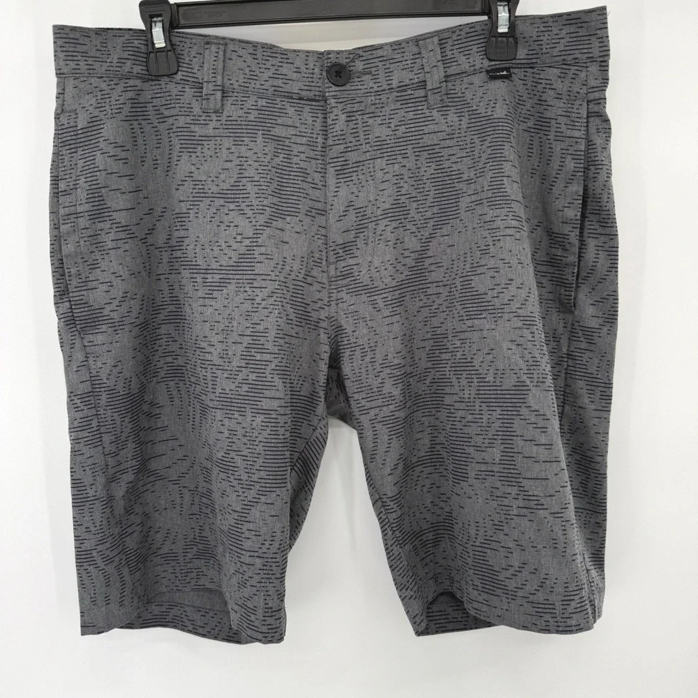 Travis Mathew Shorts Mens 34 Grey Beck Performance Golf Geometric Stretch 5810